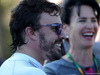 GP AZERBAIJAN, 24.06.2017 - Qualifiche, Fernando Alonso (ESP) McLaren MCL32 e Silvia Frangipane Hoffer (ITA) Mclaren PR Officer