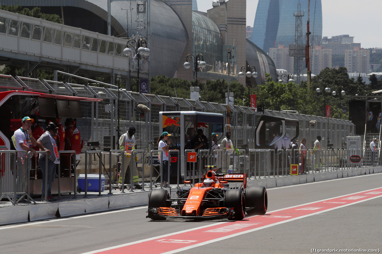 GP AZERBAIJAN, 23.06.2017 - Prove Libere 1, Stoffel Vandoorne (BEL) McLaren MCL32