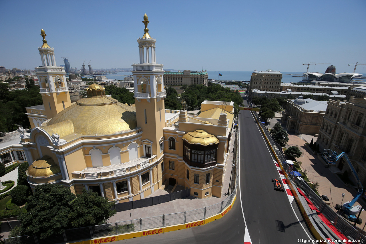 GP AZERBAIJAN, 23.06.2017 - Prove Libere 1, Esteban Ocon (FRA) Sahara Force India F1 VJM10