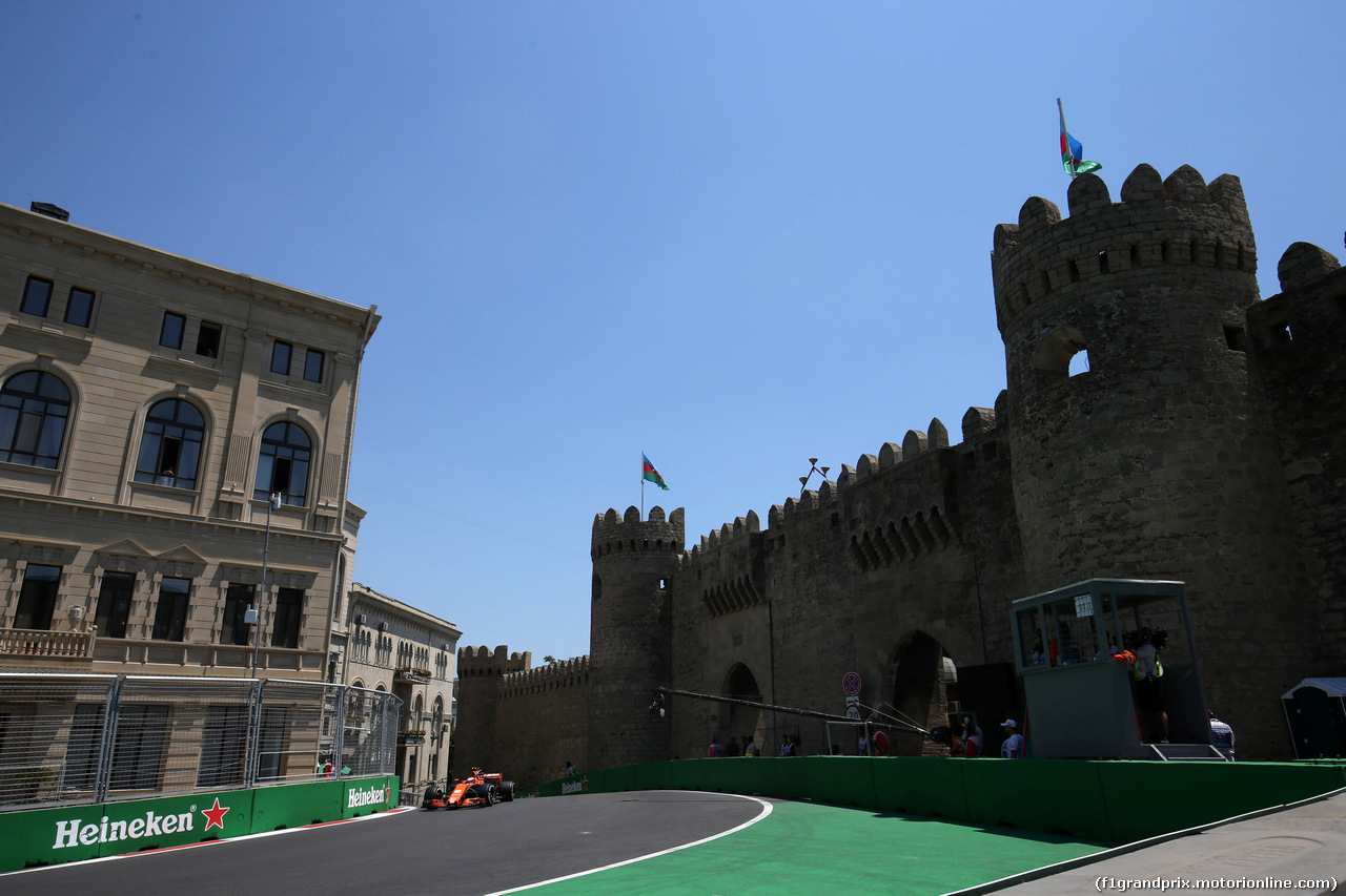 GP AZERBAIJAN, 23.06.2017 - Prove Libere 1, Stoffel Vandoorne (BEL) McLaren MCL32