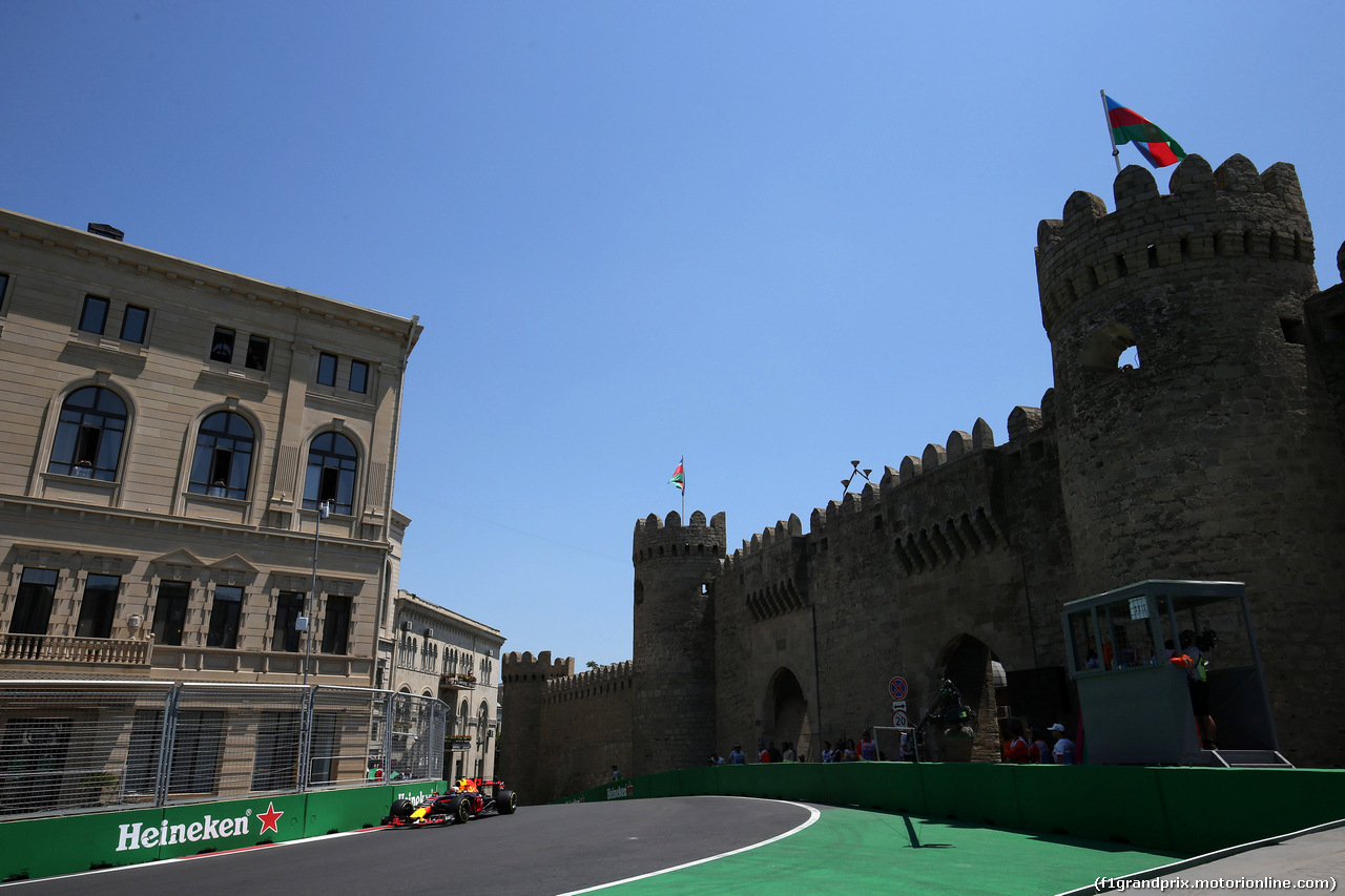 GP AZERBAIJAN, 23.06.2017 - Prove Libere 1, Daniel Ricciardo (AUS) Red Bull Racing RB13