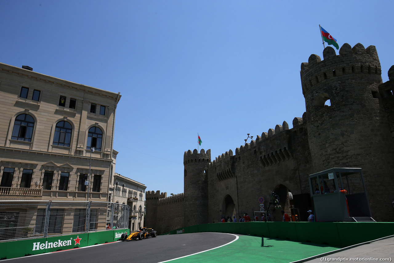 GP AZERBAIJAN, 23.06.2017 - Prove Libere 1, Nico Hulkenberg (GER) Renault Sport F1 Team RS17