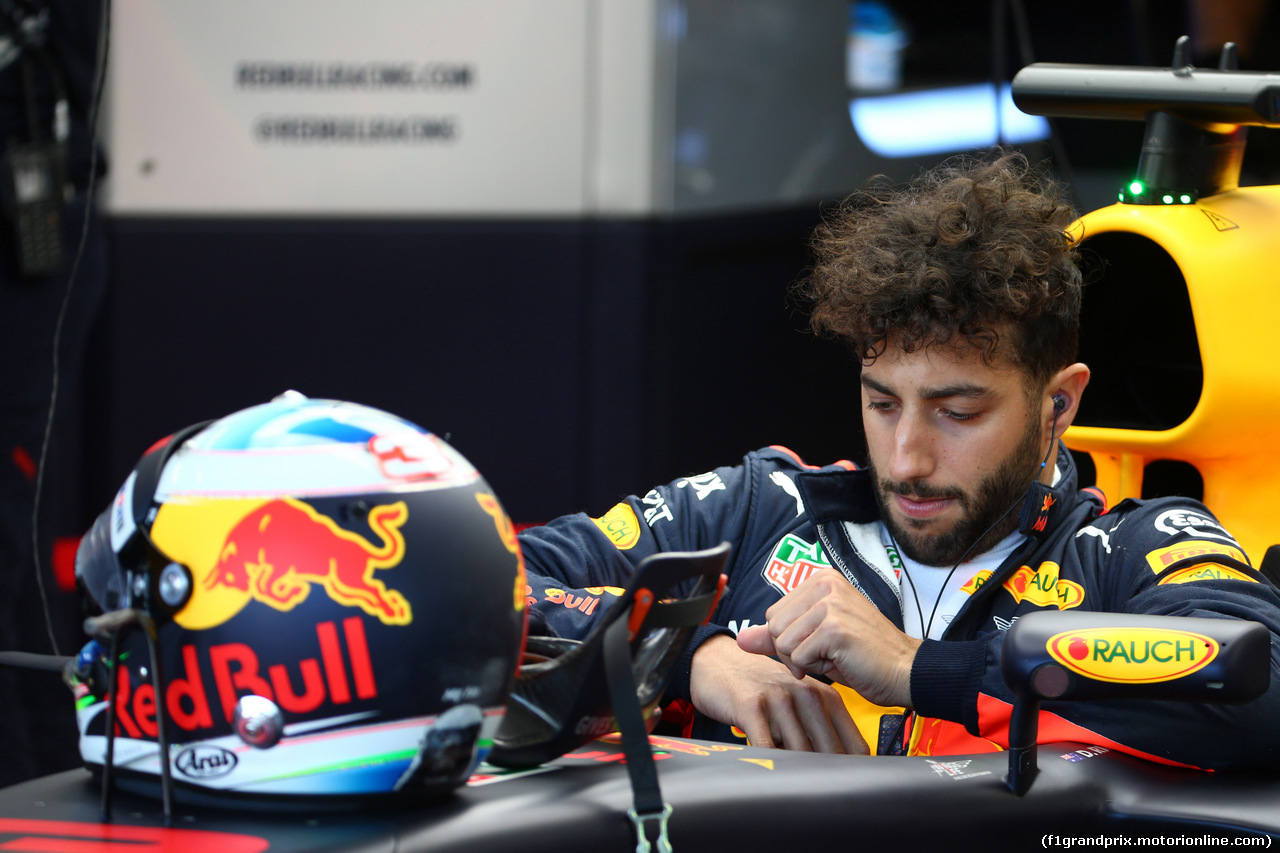 GP AZERBAIJAN, 23.06.2017 - Prove Libere 2, Daniel Ricciardo (AUS) Red Bull Racing RB13