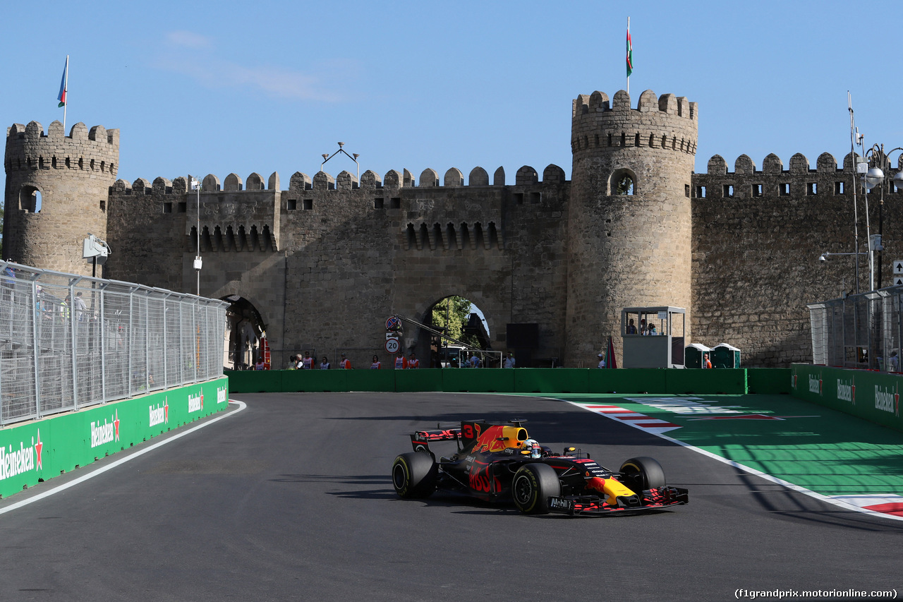 GP AZERBAIJAN, 23.06.2017 - Prove Libere 2, Daniel Ricciardo (AUS) Red Bull Racing RB13
