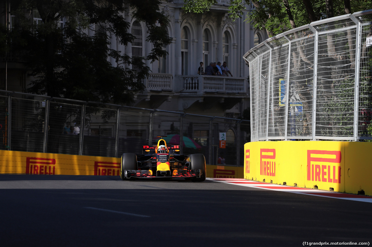 GP AZERBAIJAN, 23.06.2017 - Prove Libere 2, Daniel Ricciardo (AUS) Red Bull Racing RB13