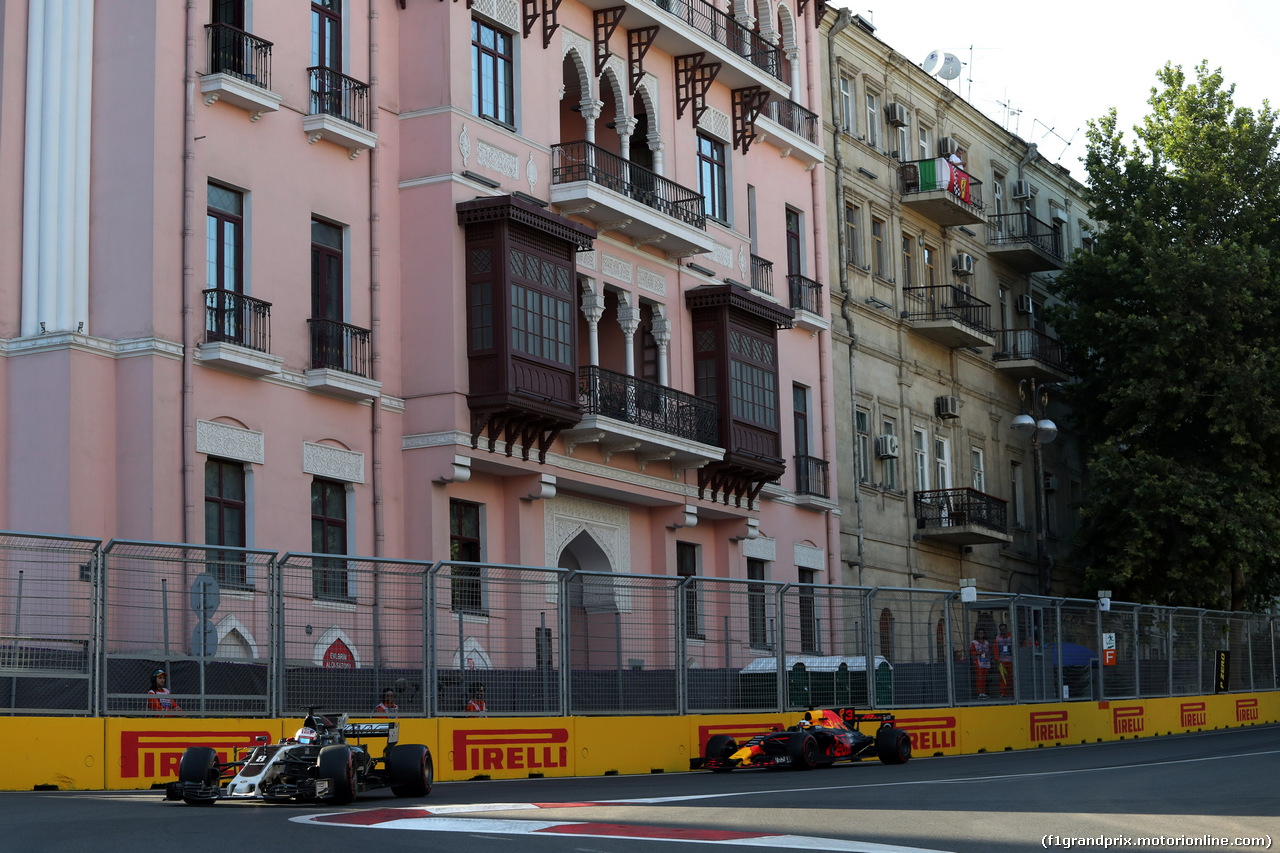 GP AZERBAIJAN, 23.06.2017 - Prove Libere 2, Romain Grosjean (FRA) Haas F1 Team VF-17 e Daniel Ricciardo (AUS) Red Bull Racing RB13