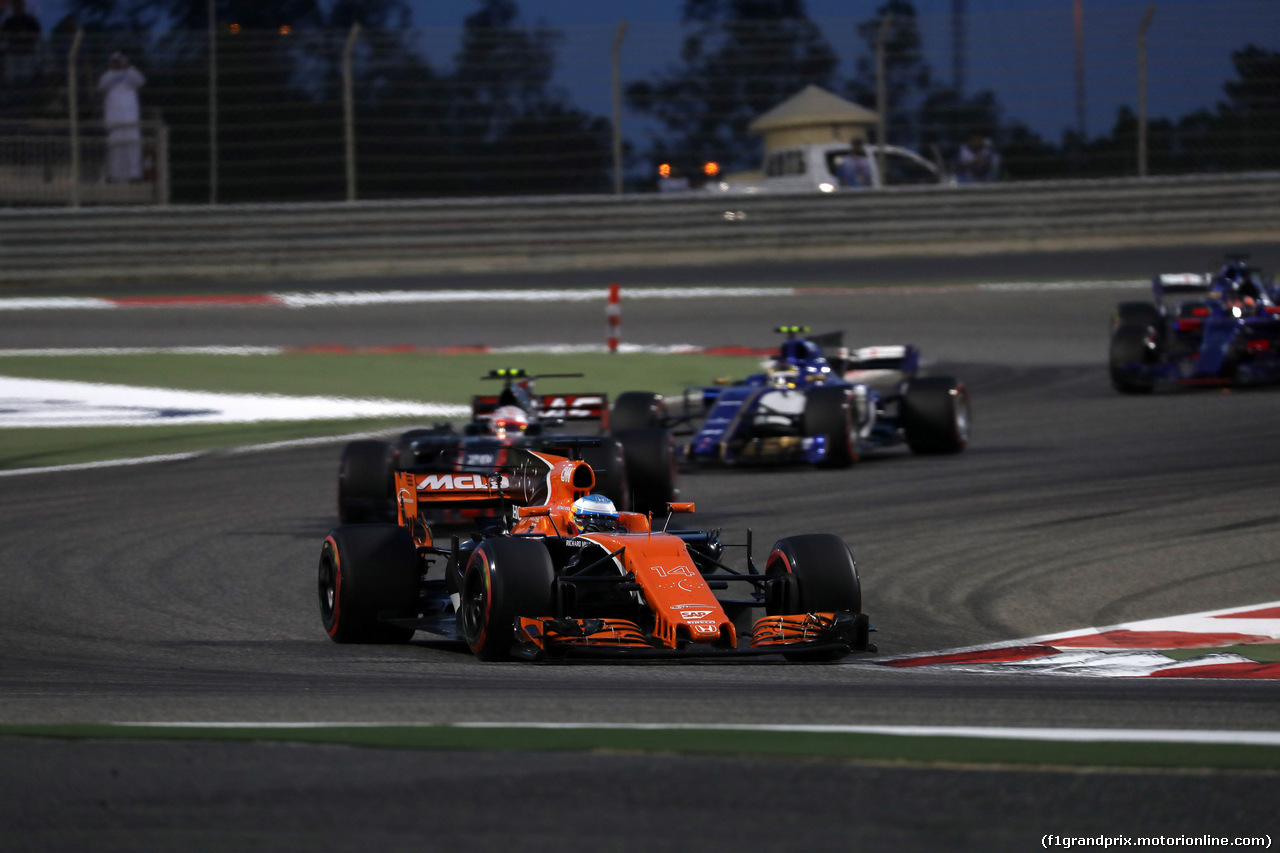 GP BAHRAIN, 16.04.2017 - Gara, Fernando Alonso (ESP) McLaren MCL32