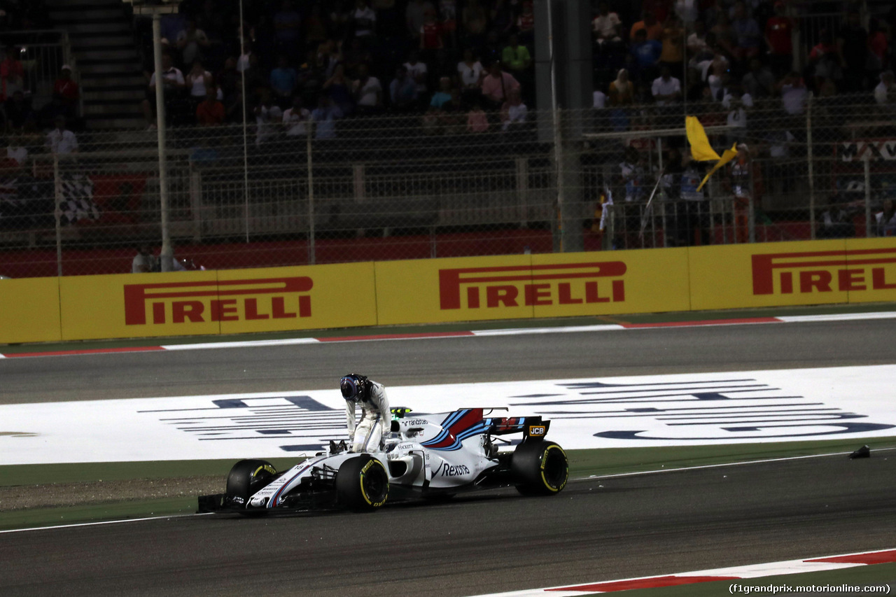 GP BAHRAIN, 16.04.2017 - Gara, Lance Stroll (CDN) Williams FW40 retires from the race