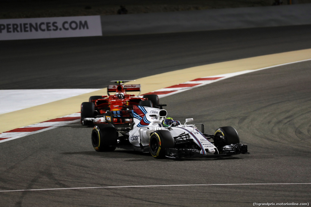 GP BAHRAIN, 16.04.2017 - Gara, Felipe Massa (BRA) Williams FW40 e Kimi Raikkonen (FIN) Ferrari SF70H