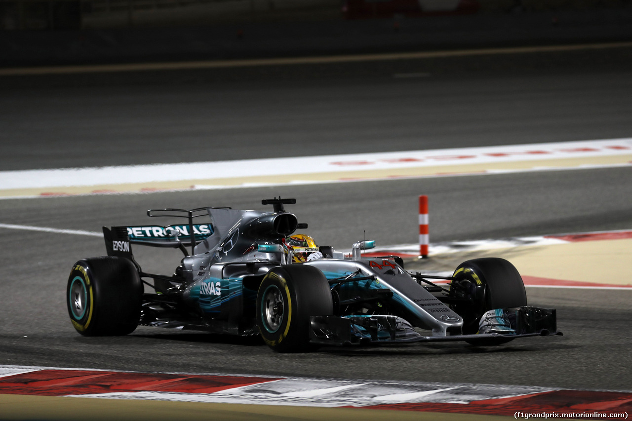 GP BAHRAIN, 16.04.2017 - Gara, Lewis Hamilton (GBR) Mercedes AMG F1 W08