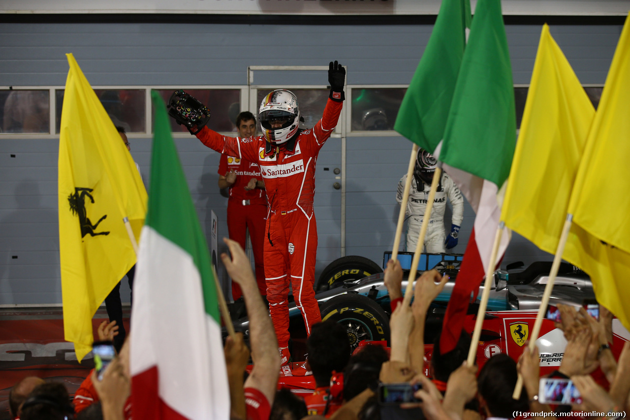 GP BAHRAIN, 16.04.2017 - Gara, Sebastian Vettel (GER) Ferrari SF70H vincitoreParc fermé, car, Portrait; F1, Formula One
