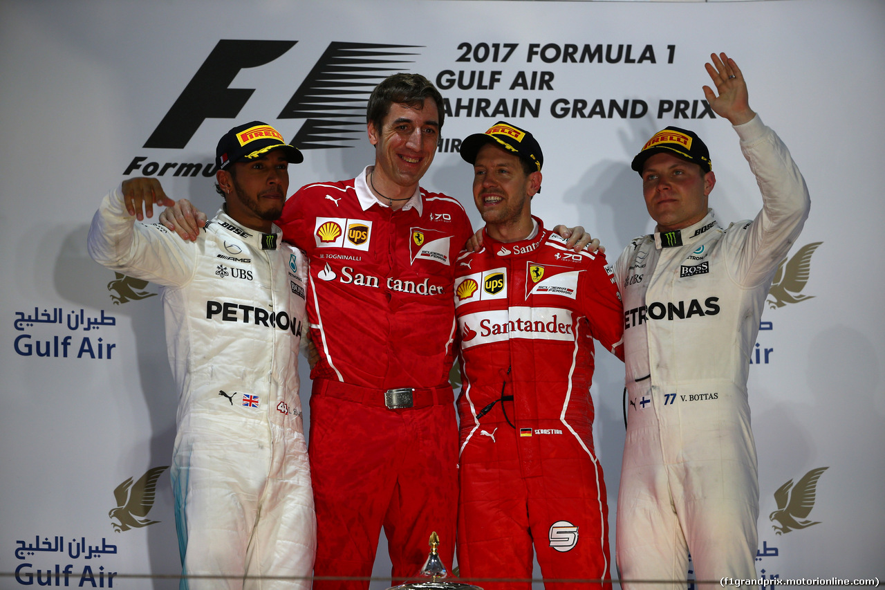 GP BAHRAIN, 16.04.2017 - Gara, 2nd place Lewis Hamilton (GBR) Mercedes AMG F1 W08, Sebastian Vettel (GER) Ferrari SF70H vincitore e 3rd place Valtteri Bottas (FIN) Mercedes AMG F1 W08