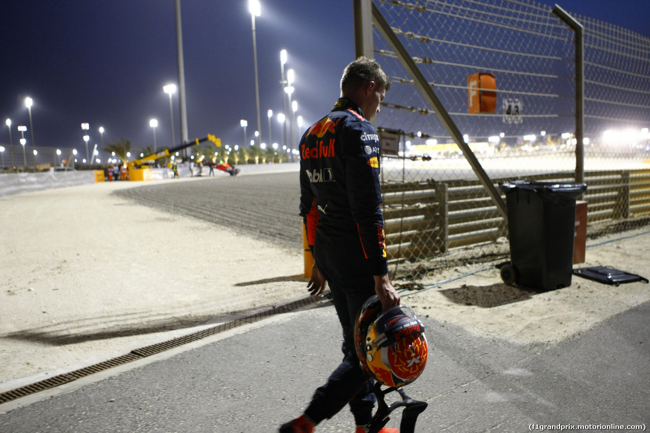 GP BAHRAIN, 16.04.2017 - Gara, Max Verstappen (NED) Red Bull Racing RB13 retires from the race