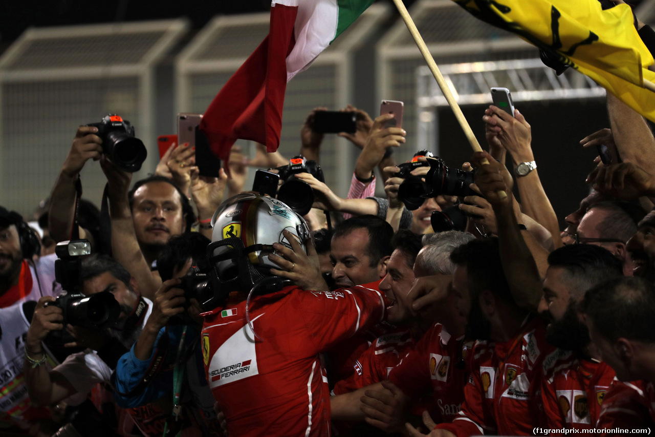 GP BAHRAIN, 16.04.2017 - Gara, Sebastian Vettel (GER) Ferrari SF70H vincitore