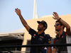 GP BAHRAIN, 16.04.2017 - Daniel Ricciardo (AUS) Red Bull Racing RB13 e Romain Grosjean (FRA) Haas F1 Team VF-17