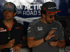 GP BAHRAIN, 16.04.2017 - Carlos Sainz Jr (ESP) Scuderia Toro Rosso STR12 e Fernando Alonso (ESP) McLaren MCL32