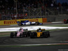 GP BAHRAIN, 16.04.2017 - Gara, Sergio Perez (MEX) Sahara Force India F1 VJM010 e Jolyon Palmer (GBR) Renault Sport F1 Team RS17