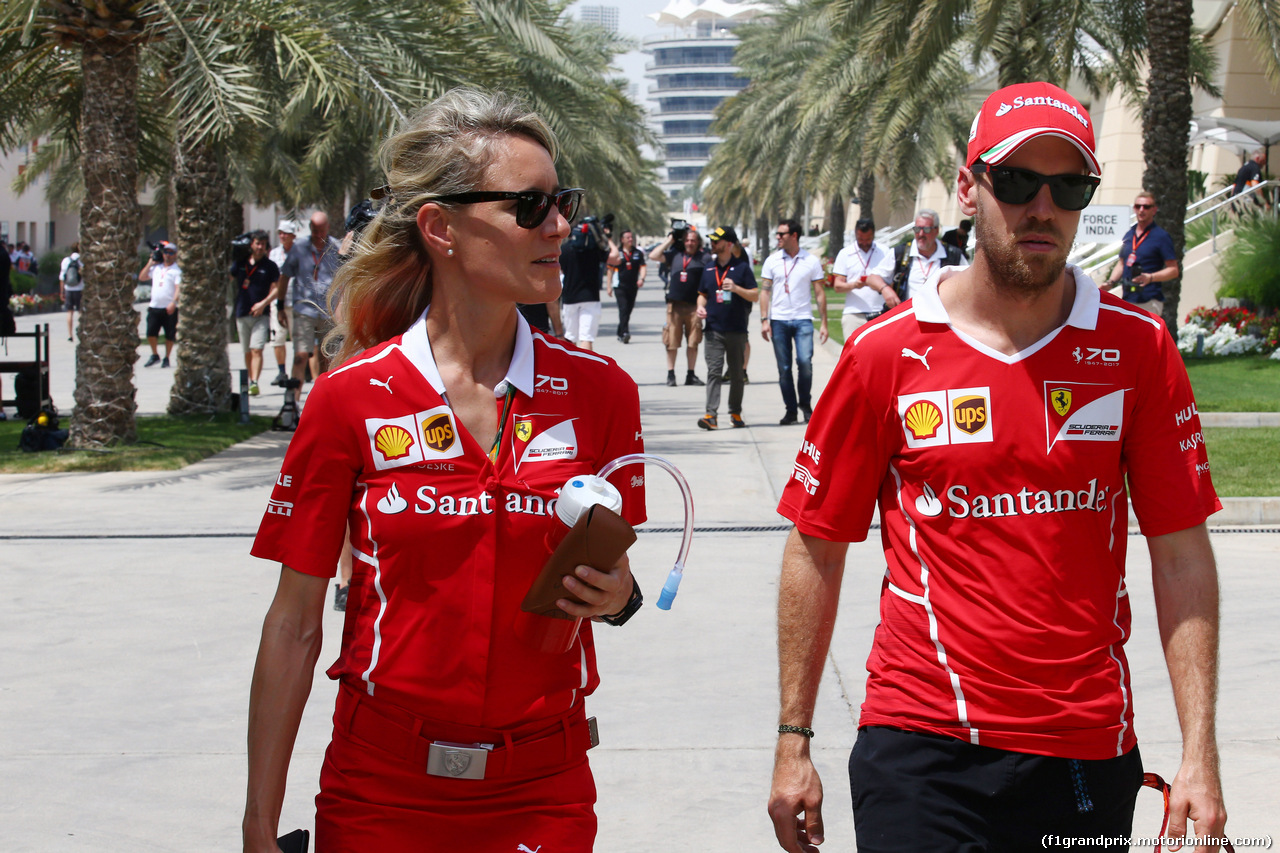 GP BAHRAIN, 13.04.2017 - Britta Roeske (AUT) Ferrari Press Officer e Sebastian Vettel (GER) Ferrari SF70H