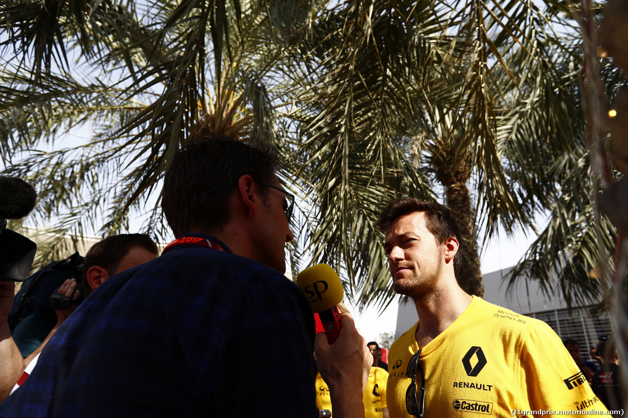GP BAHRAIN, 13.04.2017 - Jolyon Palmer (GBR) Renault Sport F1 Team RS17