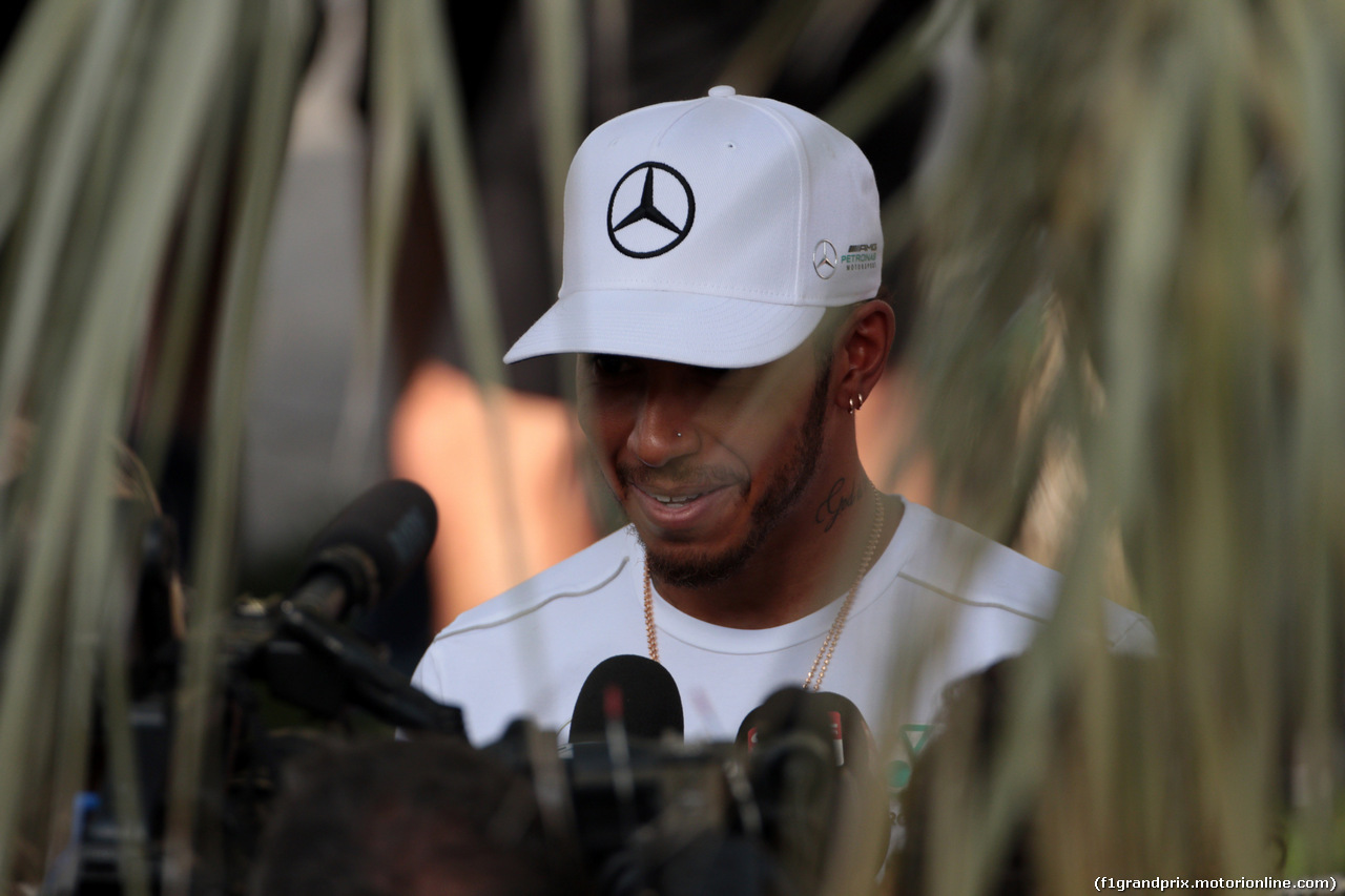 GP BAHRAIN, 13.04.2017 - Lewis Hamilton (GBR) Mercedes AMG F1 W08