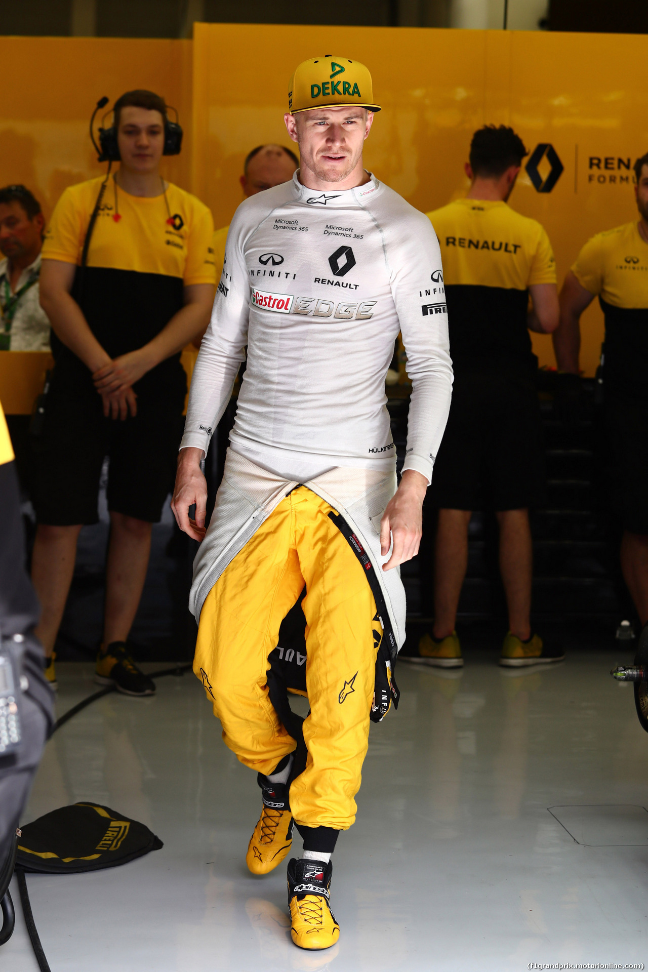 GP BAHRAIN, 15.04.2017 - Prove Libere 3, Nico Hulkenberg (GER) Renault Sport F1 Team RS17