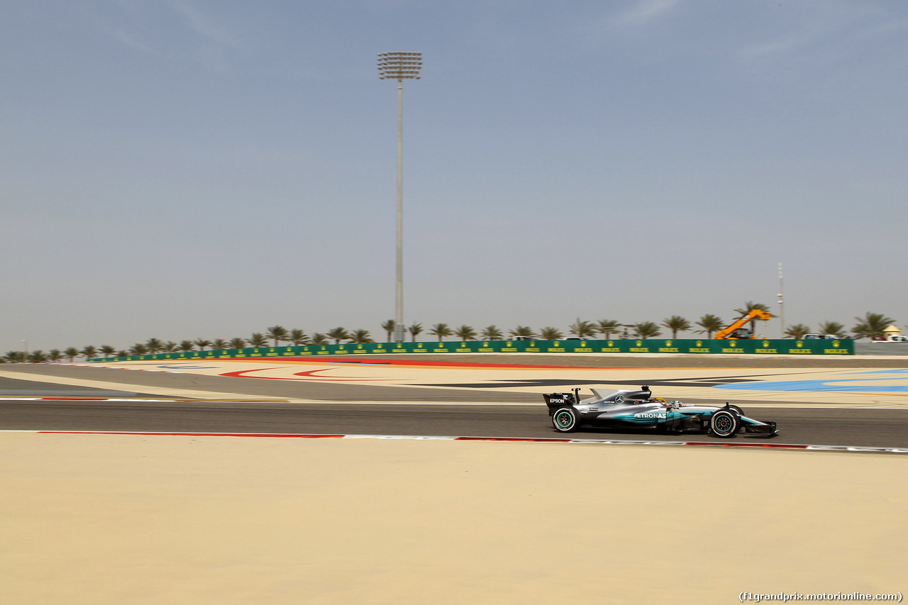 GP BAHRAIN, 15.04.2017 - Prove Libere 3, Lewis Hamilton (GBR) Mercedes AMG F1 W08