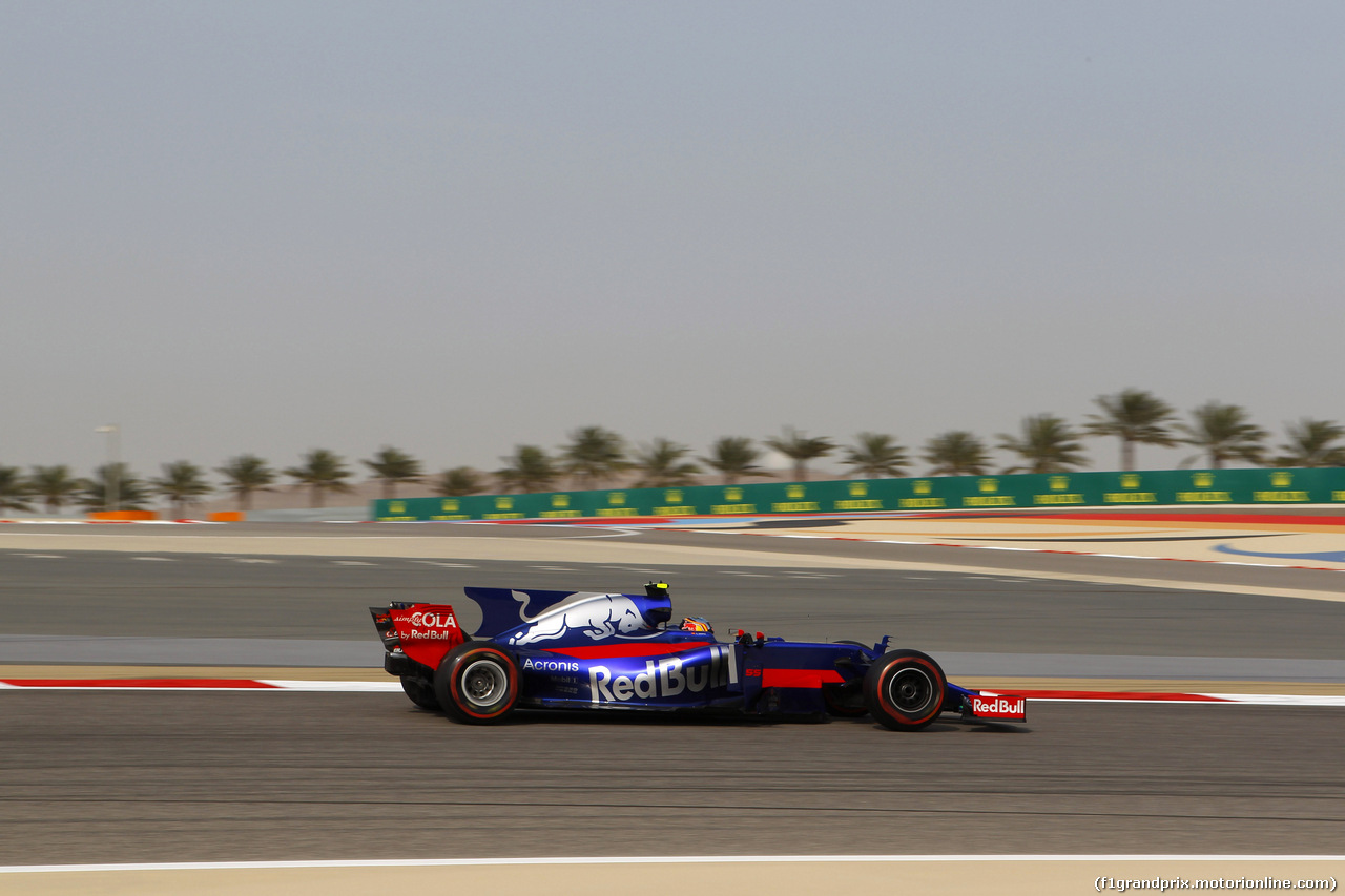 GP BAHRAIN, 15.04.2017 - Prove Libere 3, Carlos Sainz Jr (ESP) Scuderia Toro Rosso STR12