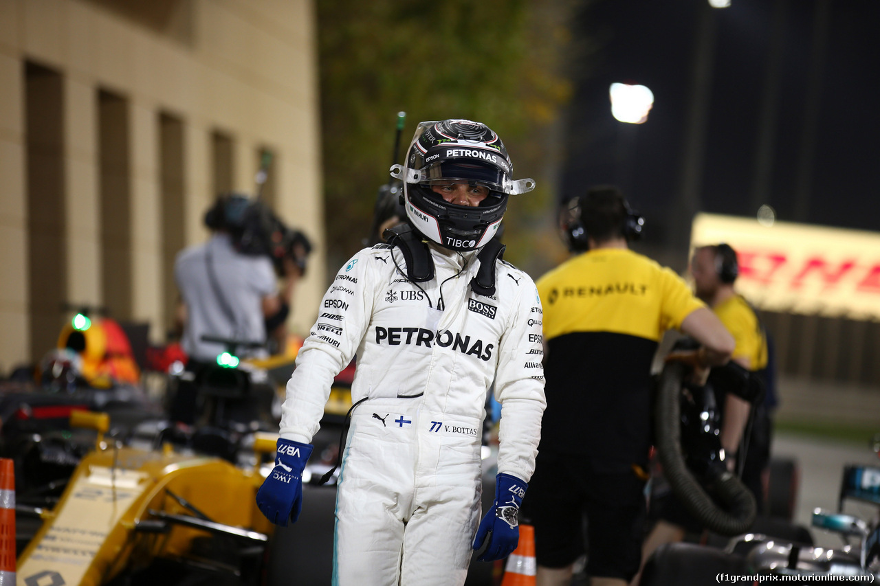 GP BAHRAIN, 15.04.2017 - Qualifiche, Valtteri Bottas (FIN) Mercedes AMG F1 W08 pole position