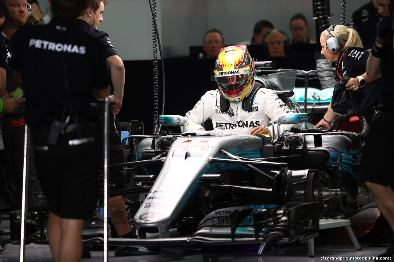 GP BAHRAIN, 15.04.2017 - Qualifiche, Lewis Hamilton (GBR) Mercedes AMG F1 W08