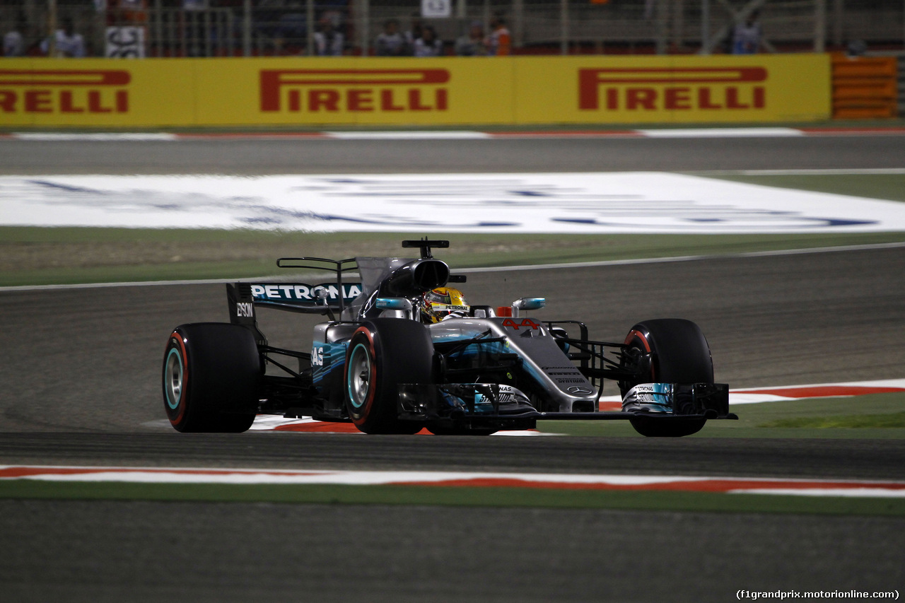 GP BAHRAIN, 15.04.2017 - Qualifiche, Lewis Hamilton (GBR) Mercedes AMG F1 W08