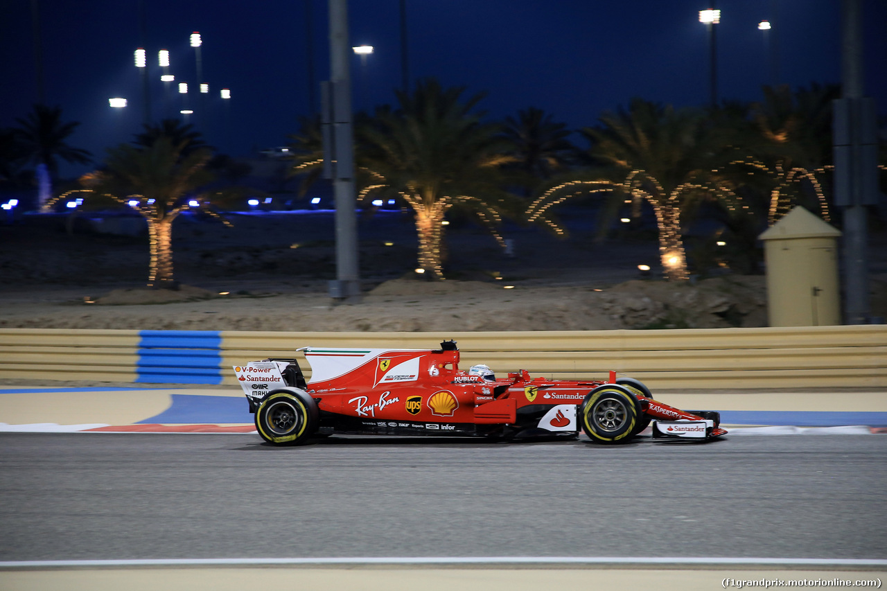 GP BAHRAIN, 15.04.2017 - Qualifiche, Sebastian Vettel (GER) Ferrari SF70H