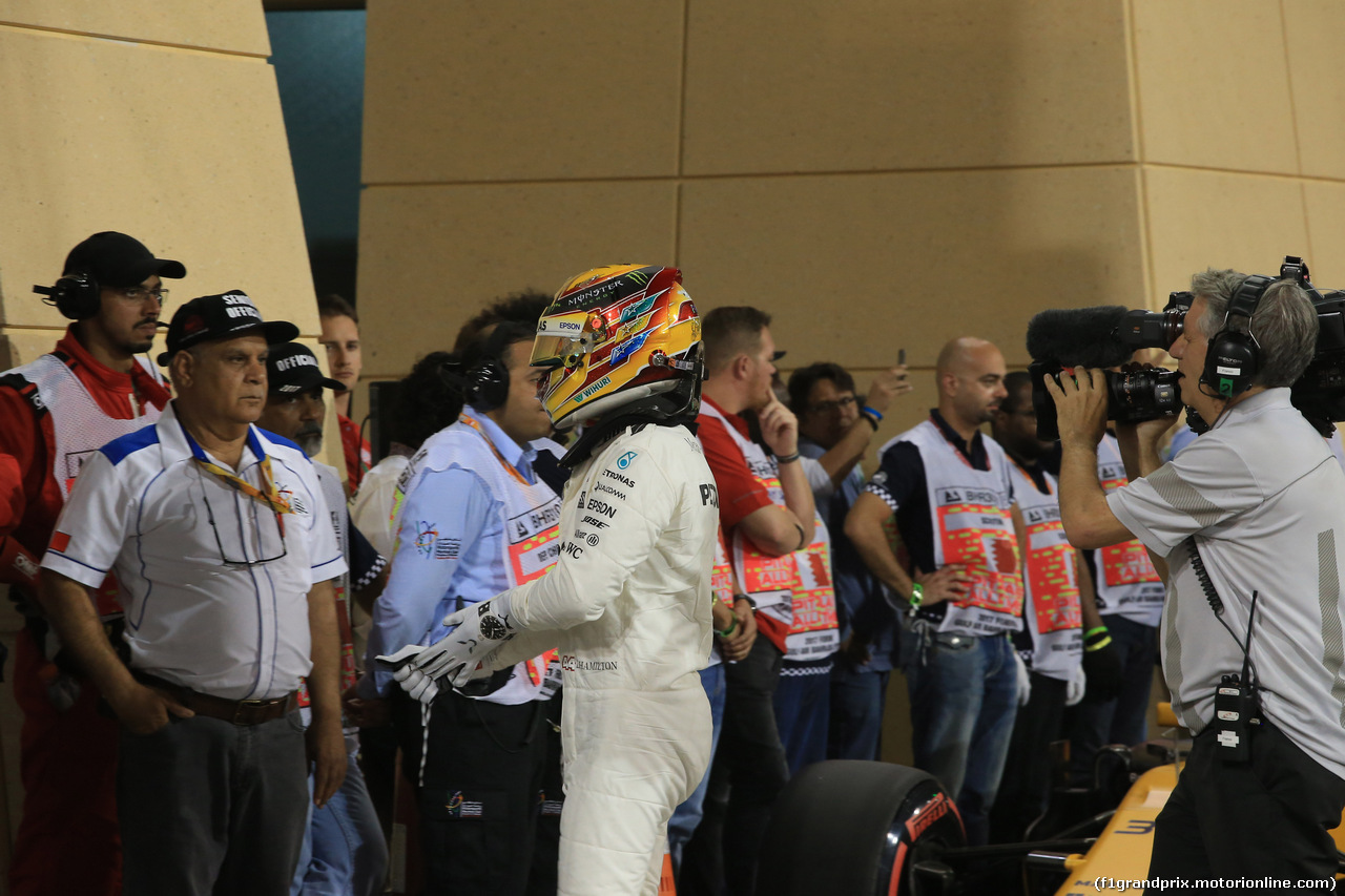 GP BAHRAIN, 15.04.2017 - Qualifiche, Lewis Hamilton (GBR) Mercedes AMG F1 W08