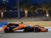 GP BAHRAIN, 15.04.2017 - Qualifiche, Fernando Alonso (ESP) McLaren MCL32 e Lewis Hamilton (GBR) Mercedes AMG F1 W08