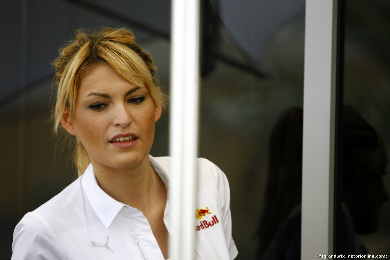 GP BAHRAIN, 14.04.2017 - Ragazza in the paddock