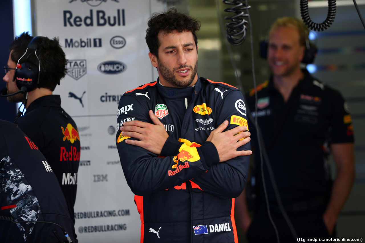 GP BAHRAIN, 14.04.2017 - Prove Libere 1, Daniel Ricciardo (AUS) Red Bull Racing RB13