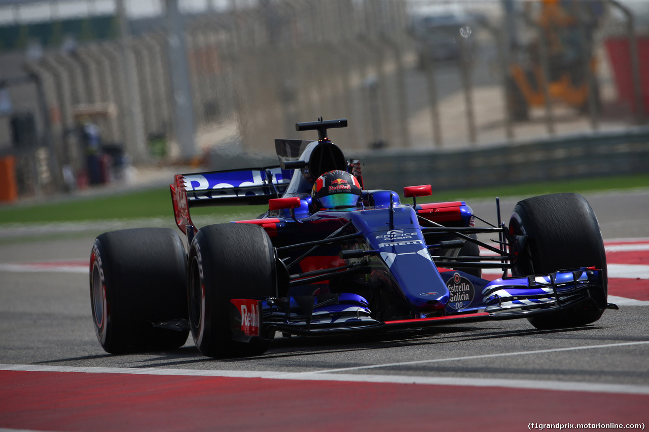 GP BAHRAIN, 14.04.2017 - Prove Libere 1, Daniil Kvyat (RUS) Scuderia Toro Rosso STR12