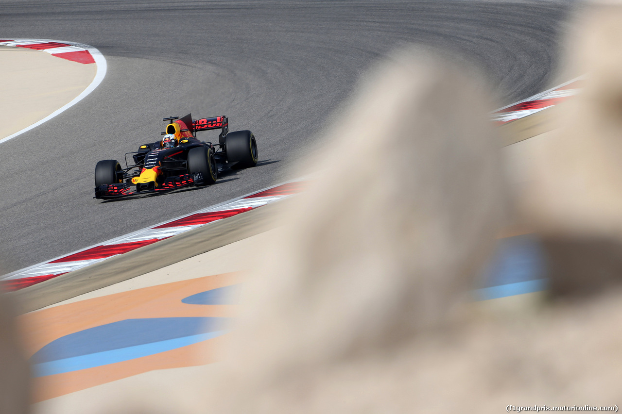 GP BAHRAIN, 14.04.2017 - Prove Libere 1, Daniel Ricciardo (AUS) Red Bull Racing RB13