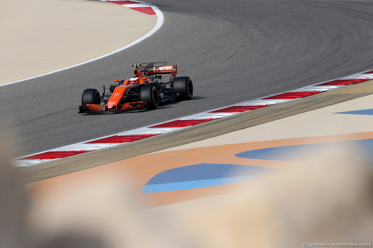 GP BAHRAIN, 14.04.2017 - Prove Libere 1, Stoffel Vandoorne (BEL) McLaren MCL32