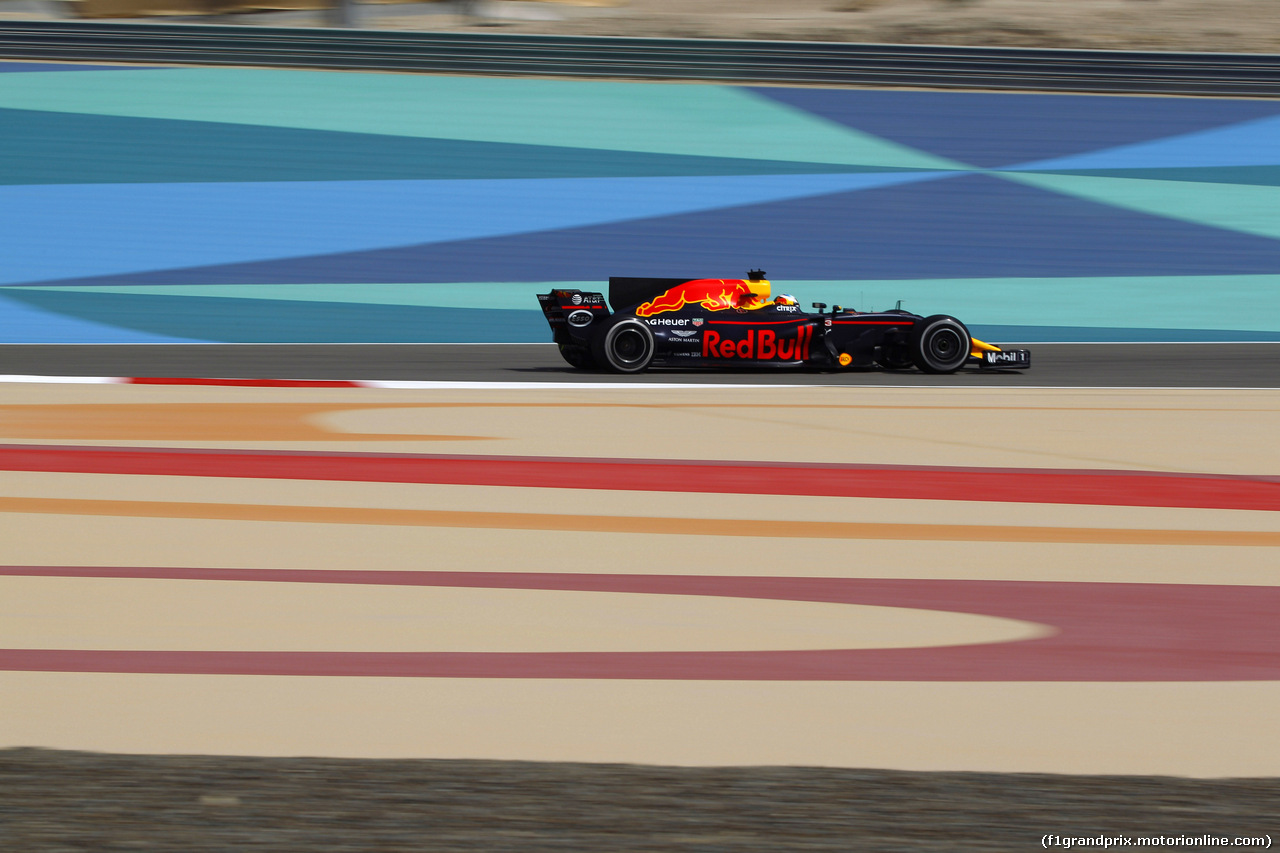 GP BAHRAIN, 14.04.2017 - Prove Libere 1, Daniel Ricciardo (AUS) Red Bull Racing RB13