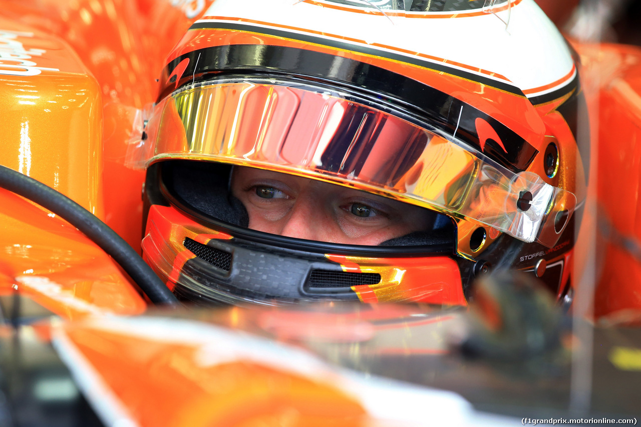 GP BAHRAIN, 14.04.2017 - Prove Libere 1, Stoffel Vandoorne (BEL) McLaren MCL32