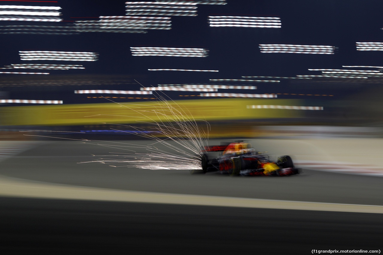 GP BAHRAIN, 14.04.2017 - Prove Libere 2, Daniel Ricciardo (AUS) Red Bull Racing RB13
