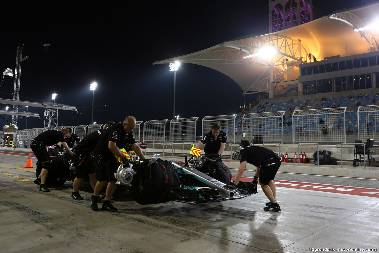 GP BAHRAIN, 14.04.2017 - Prove Libere 2, Lewis Hamilton (GBR) Mercedes AMG F1 W08