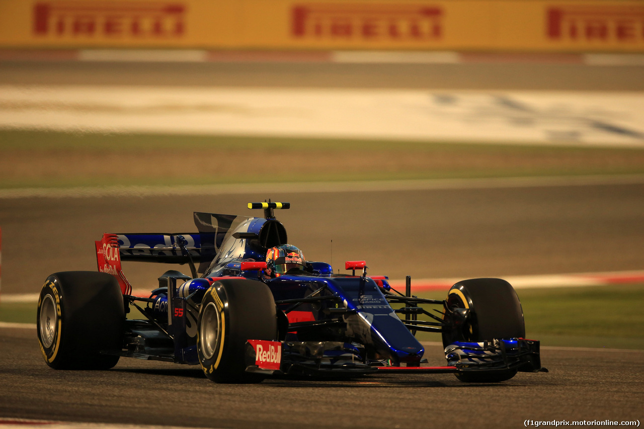 GP BAHRAIN, 14.04.2017 - Prove Libere 2, Carlos Sainz Jr (ESP) Scuderia Toro Rosso STR12
