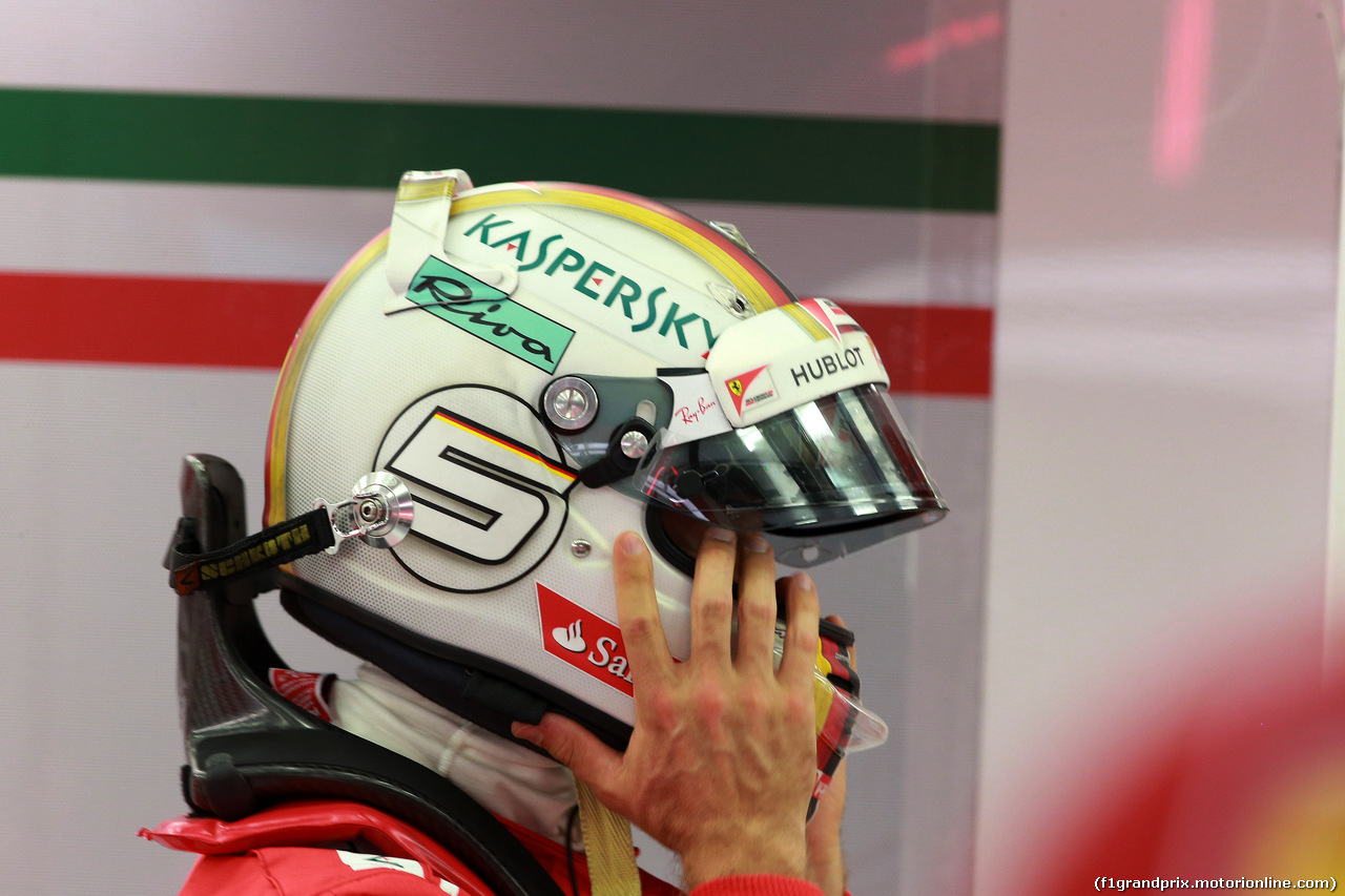 GP BAHRAIN, 14.04.2017 - Prove Libere 2, Sebastian Vettel (GER) Ferrari SF70H