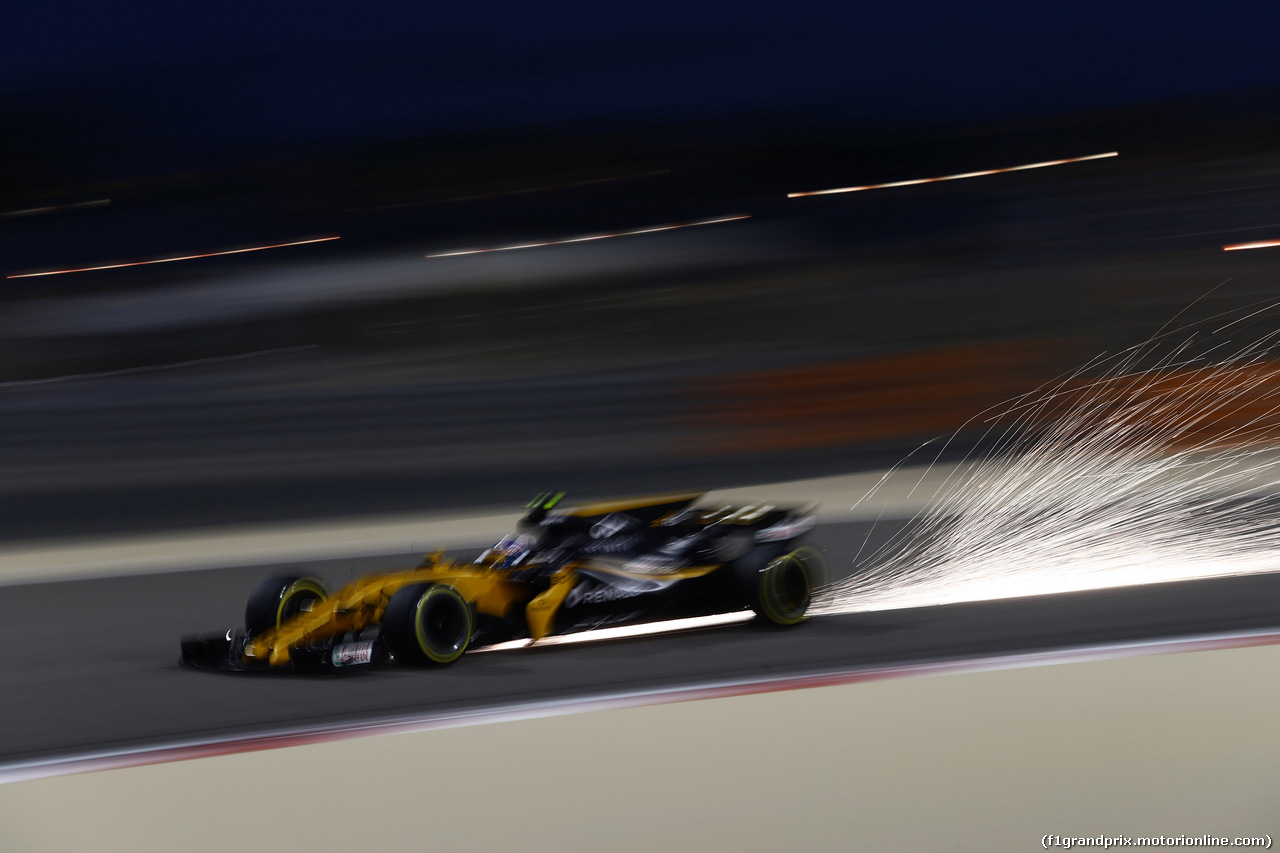 GP BAHRAIN, 14.04.2017 - Prove Libere 2, Jolyon Palmer (GBR) Renault Sport F1 Team RS17