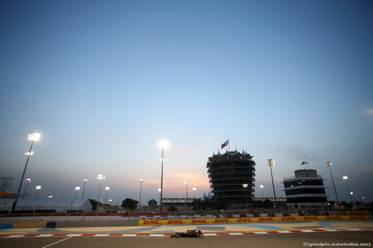 GP BAHRAIN, 14.04.2017 - Prove Libere 2, Romain Grosjean (FRA) Haas F1 Team VF-17