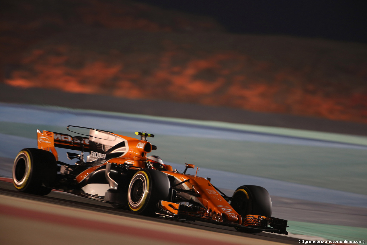 GP BAHRAIN, 14.04.2017 - Prove Libere 2, Stoffel Vandoorne (BEL) McLaren MCL32