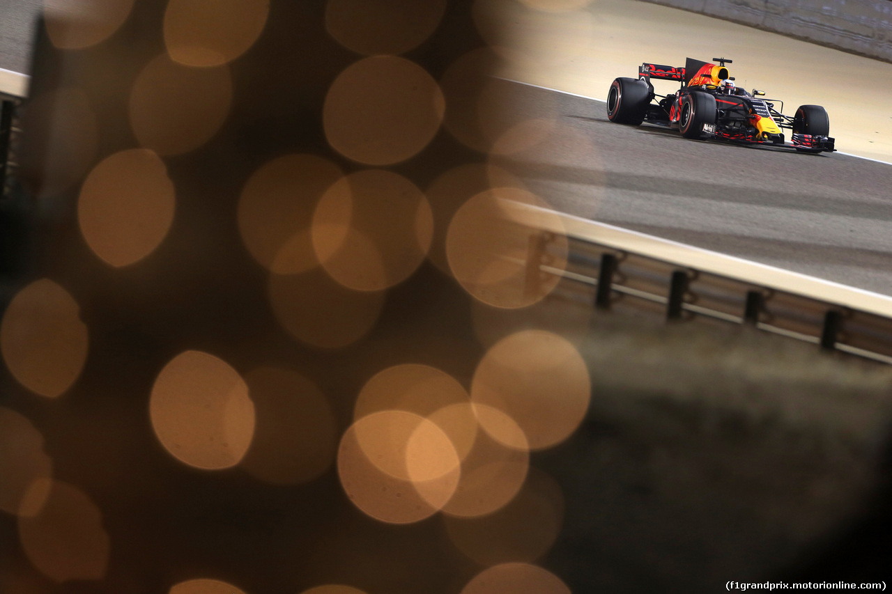 GP BAHRAIN, 14.04.2017 - Prove Libere 2, Daniel Ricciardo (AUS) Red Bull Racing RB13