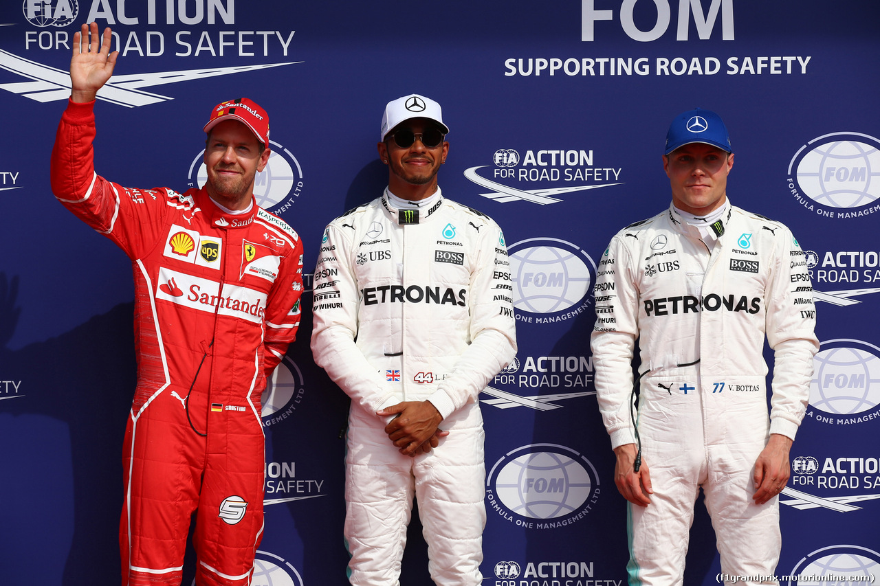 GP BELGIO, 26.08.2017 - Qualifiche, 2nd place Sebastian Vettel (GER) Ferrari SF70H, Lewis Hamilton (GBR) Mercedes AMG F1 W08 pole position e 3rd place Valtteri Bottas (FIN) Mercedes AMG F1 W08