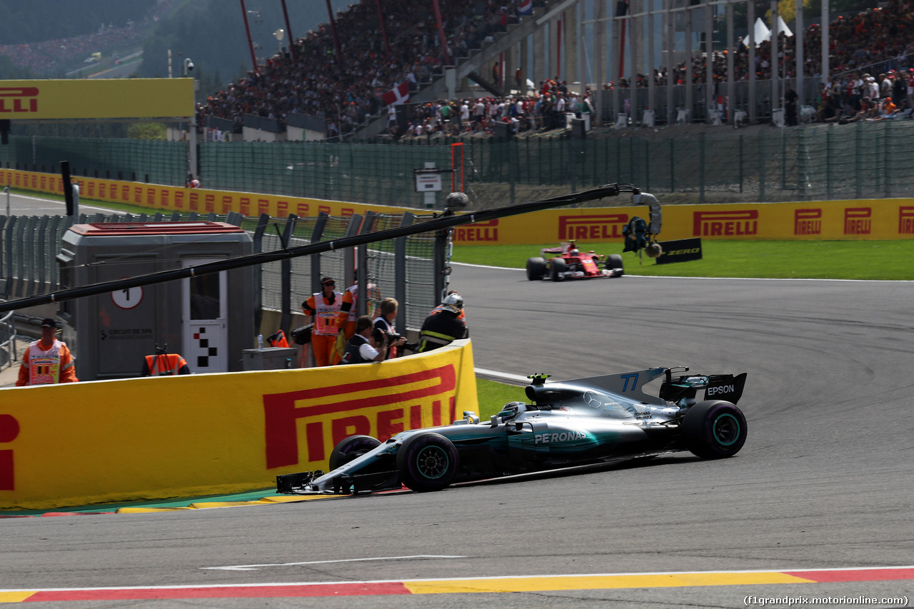 GP BELGIO, 27.08.2017 -  Gara, Valtteri Bottas (FIN) Mercedes AMG F1 W08 davanti a Kimi Raikkonen (FIN) Ferrari SF70H